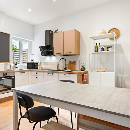 Сasa de vacaciones Maison Calme Avec Jardin - 10 Pers - Proche Centre *