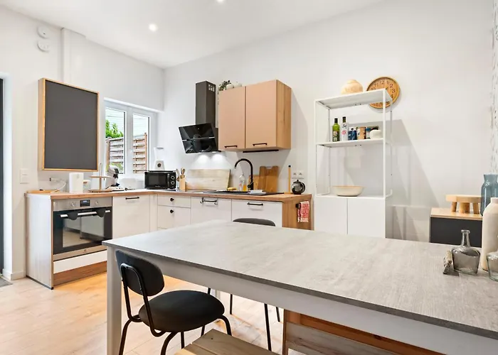 Semesterbostad Maison Calme Avec Jardin - 10 Pers - Proche Centre *