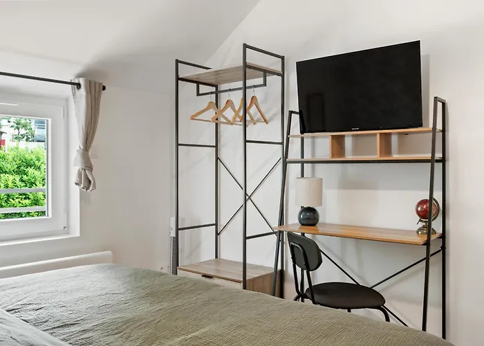 Semesterbostad Maison Calme Avec Jardin - 10 Pers - Proche Centre *